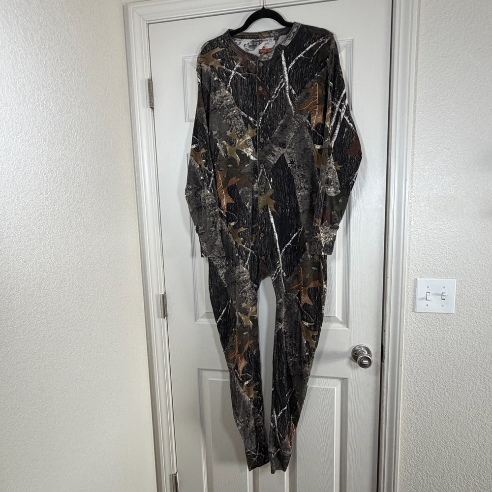 Canyon Guide Outfitters One Piece Thermal Camo Hunting Outdoors Button Up Size L